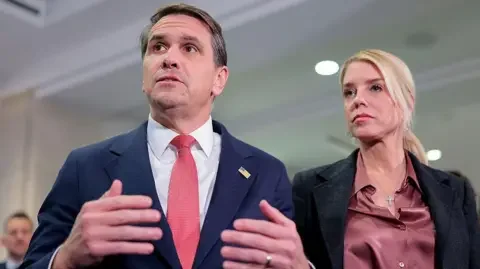 Trump removes US Attorney General Pam Bondi - 4