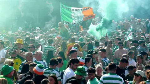 Police criticise Celtic over failure to plan title party for fans - 2