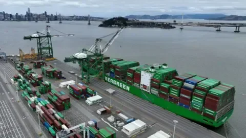 In 2025, Trade Deficit in Goods Reached Record High - 3