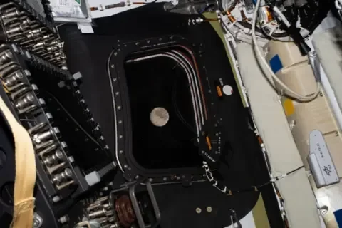 Artemis II astronauts prepare for mission's most dangerous moment... - 2