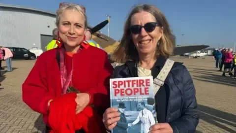 Spitfire takes to the skies again, 90 years after its first flight - 1