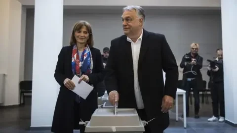 Hungarians vote in record numbers in election that could oust Orban, rattle Russia - 4