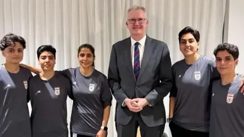 Question time LIVE: House of Reps meets after Australia grants asylum to Iranian soccer players - 3