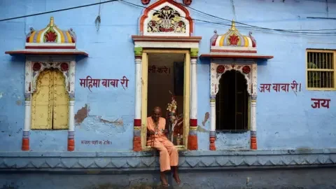 Hindu religion had no castes, Britishers introduced it: Kerala Governor - 4