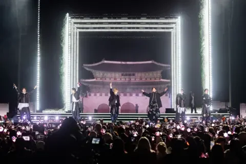 Pop megastars BTS electrify historic centre of Seoul with comeback concert - 4
