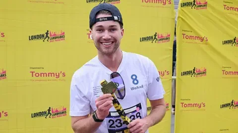 London Landmarks Half Marathon draws thousands of runners - 2