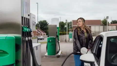 Lower fuel prices and airfares help drive inflation down - 1