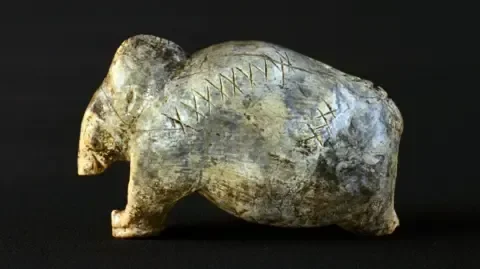Patterns on mammoth tusks help to retell history of writing - 2