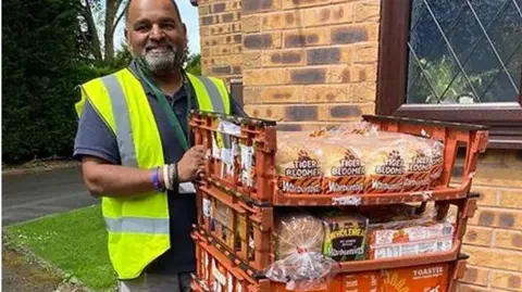 City volunteers seek drivers for meal deliveries - 2
