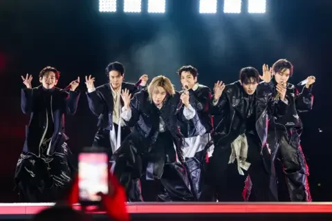 Pop megastars BTS electrify historic centre of Seoul with comeback concert - 2