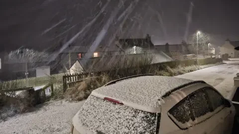 Temperatures dip below freezing as arctic air sweeps across the UK - 4