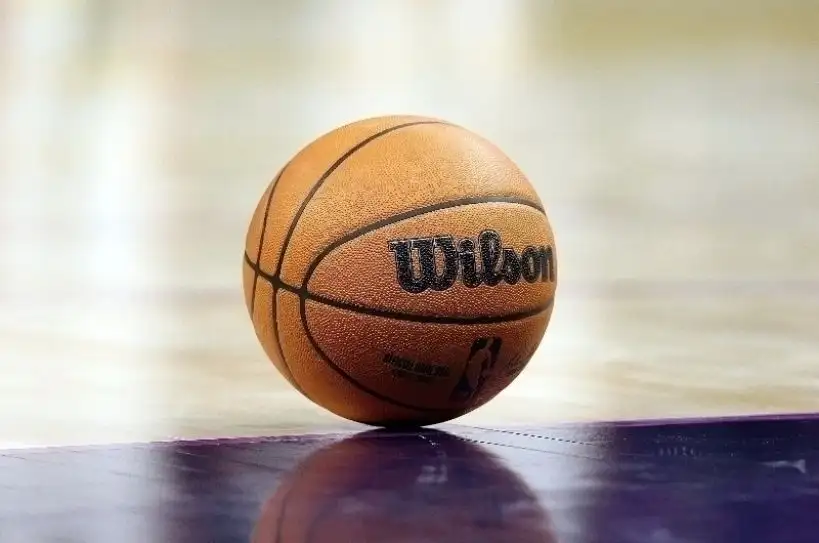 OKC escapes late L.A. charge to complete sweep - 4