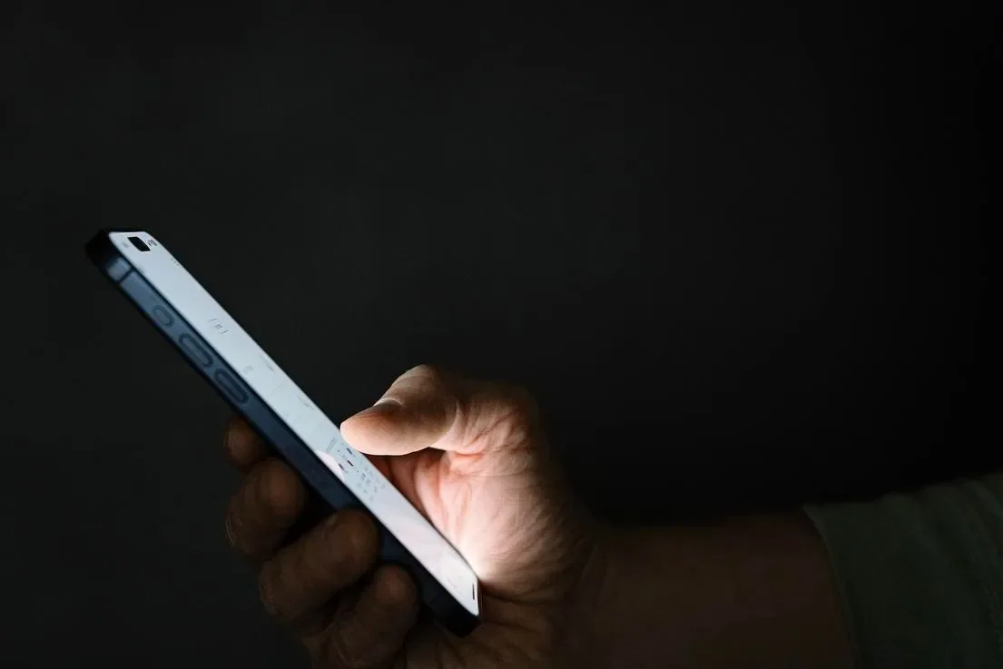 Urgent warning to iPhone users over 'high alert' scam stealing lifesavings: Delete NOW - 1