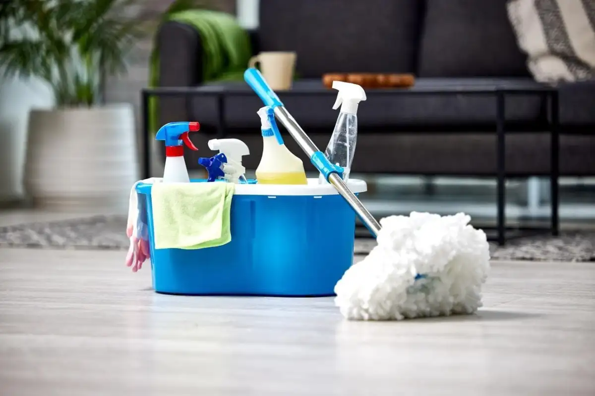 Beware these cleaning hacks. One could even kill you. - 1