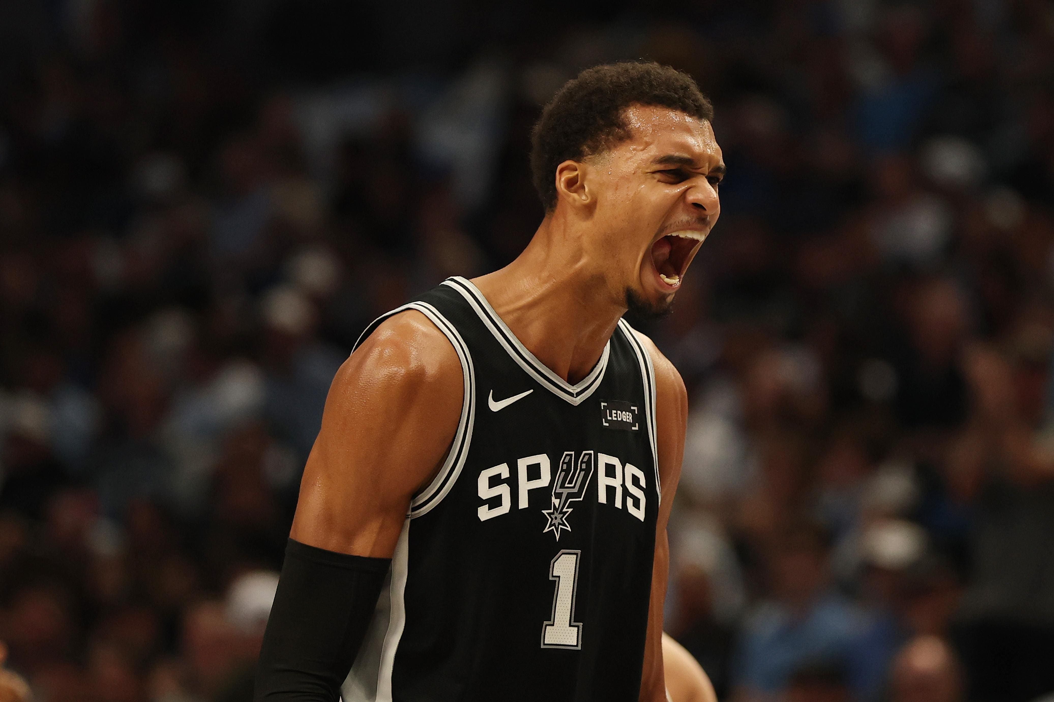 Follow live: Game 4 between Spurs, Wolves going do... - 3