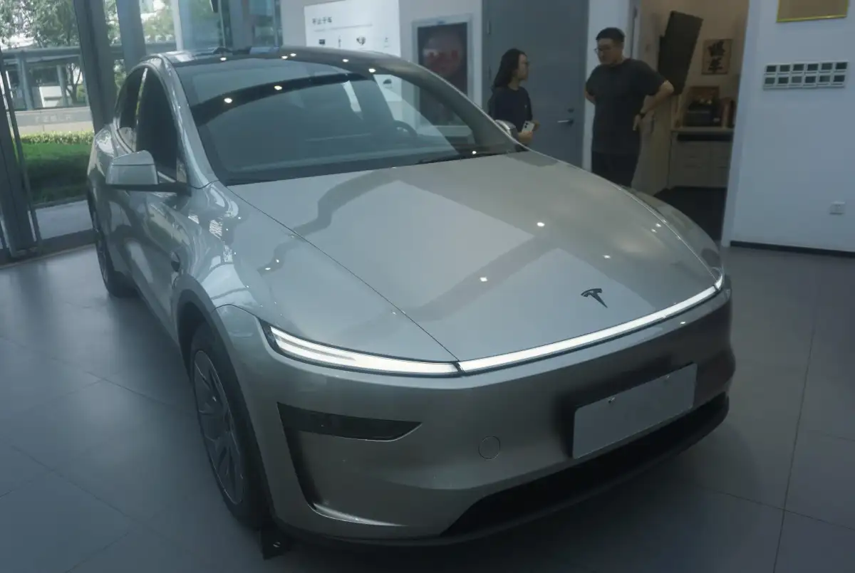 Tesla's Model Y L finally comes to the US with six seats and a $62,000 price tag - 1