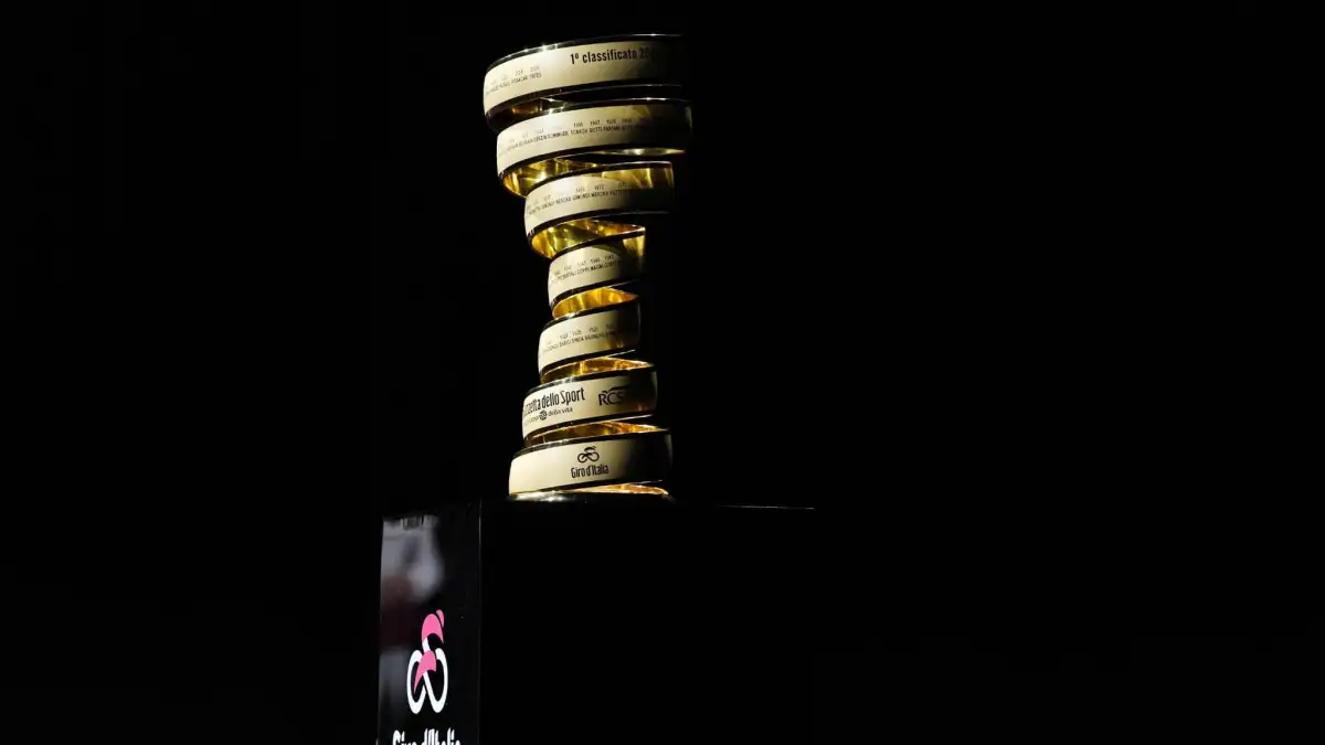 Giro d’Italia: Jonas Vingegaard grabs pink jersey with solo summit stage win - 1