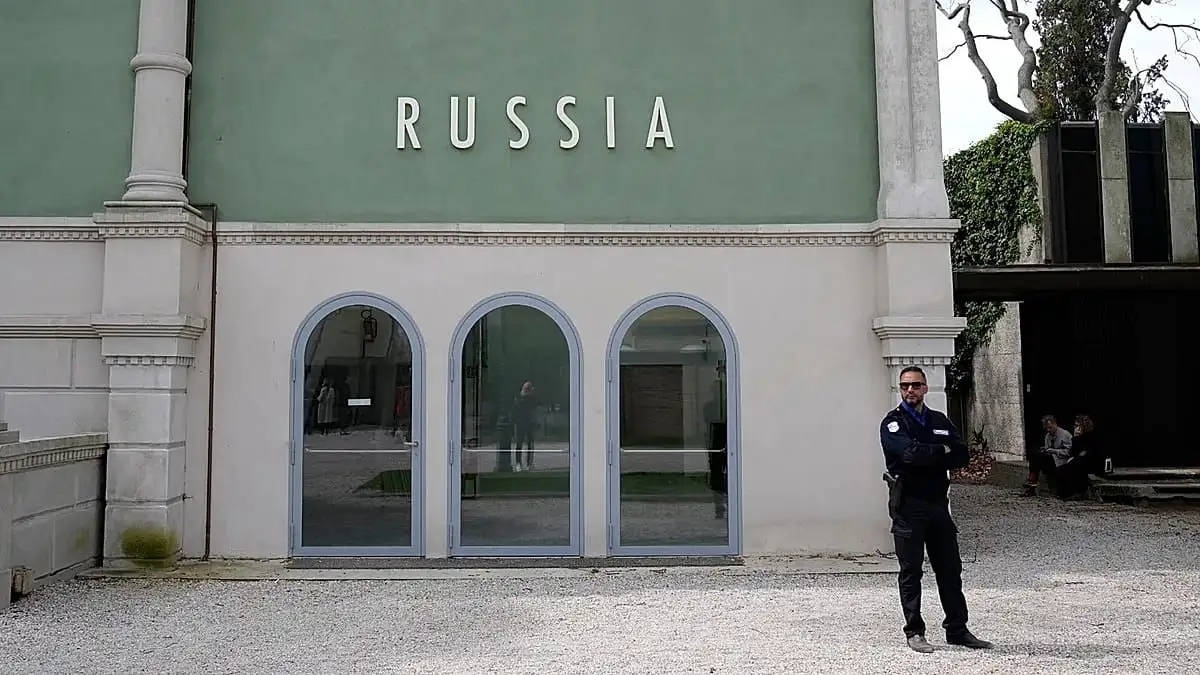 Venice Biennale jury resigns amid row over Russian entry - 3