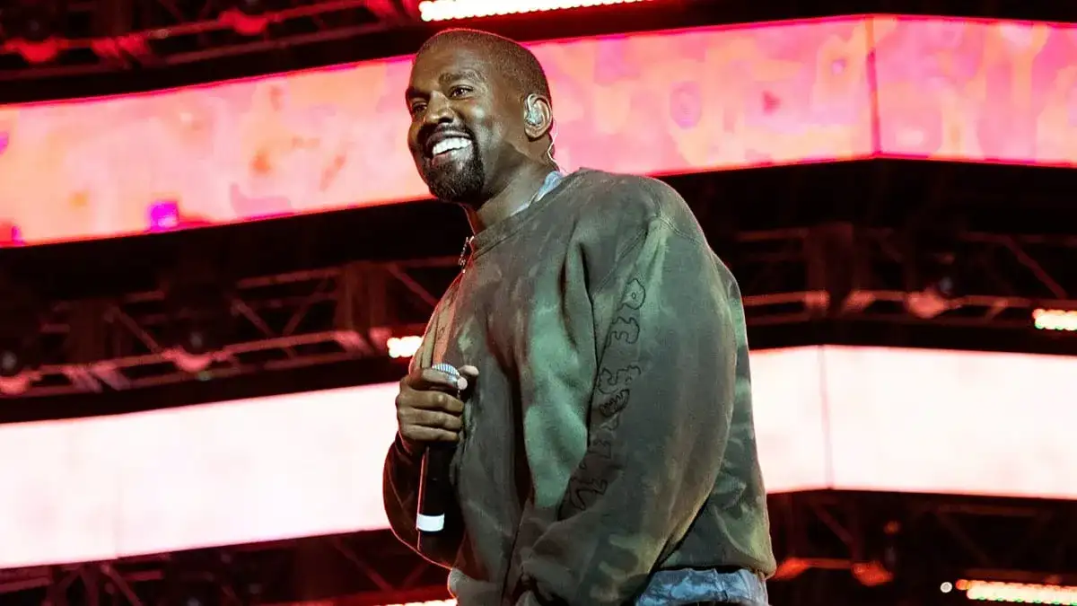 Kanye West's wife Bianca Censori flies out of Melbourne with a huge Hermès bag worth $75,000 - 4