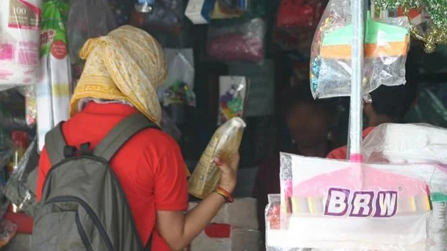 No IDs, no questions: acid flows freely in Delhi’s neighbourhood markets - 2