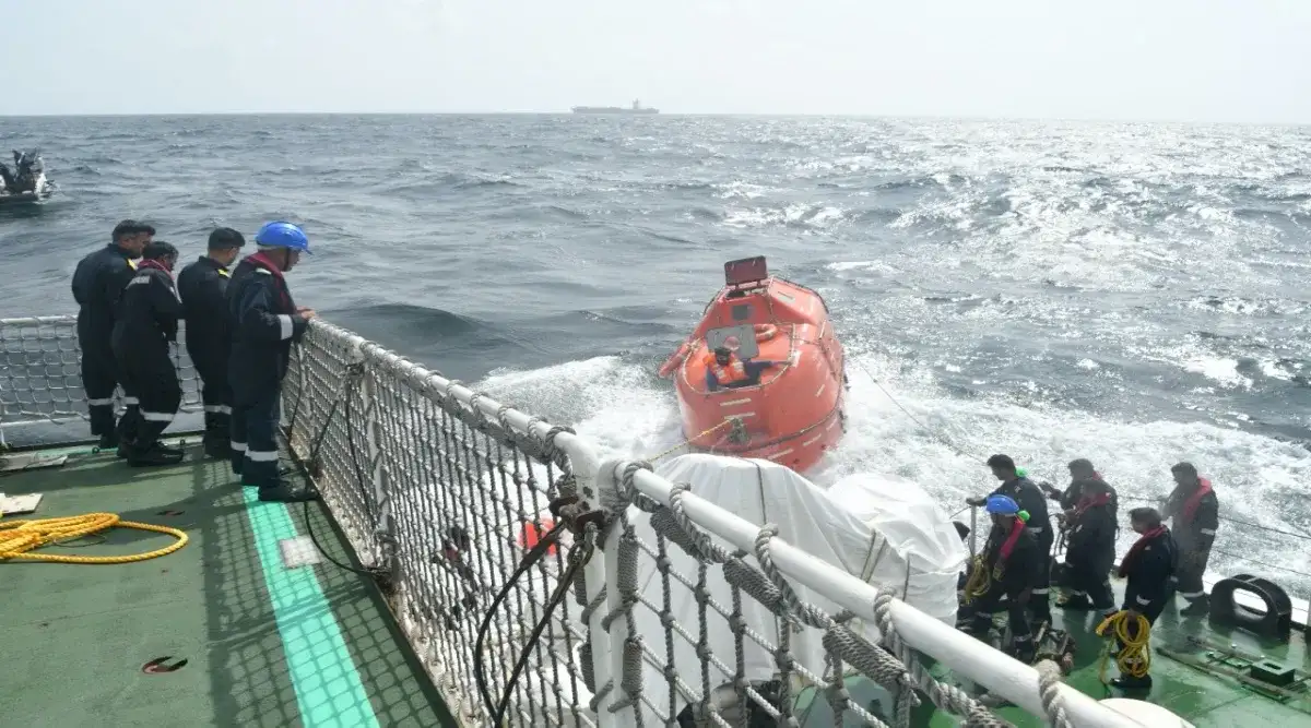 Indian Coast Guard evacuates rescued Indian fishers from Vietnam-flagged merchant ship off TN’s Colachel - 2