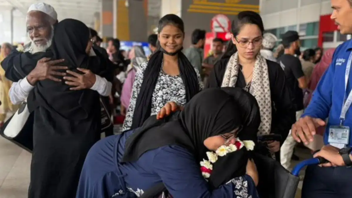 Diplomats’ families and students fleeing Iran return to India - 1
