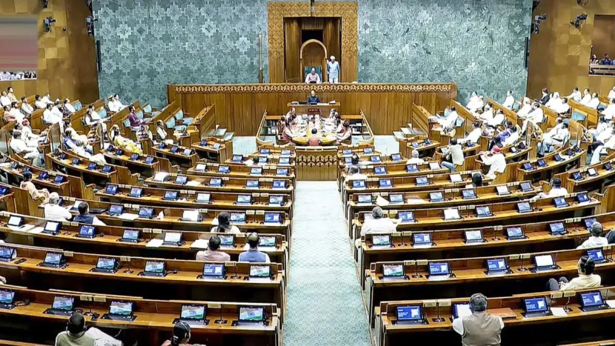 Parliament special sitting LIVE: INDIA bloc MPs to hold meeting to chalk out floor strategy over Constitution (131st Amendment) Bill - 1