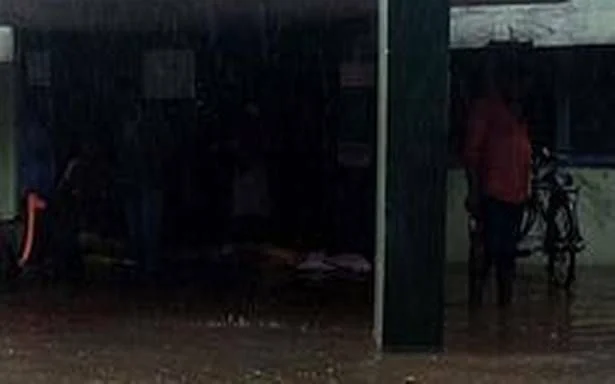 Patients shifted as rainwater inundates Rasipuram Government Hospital - 3