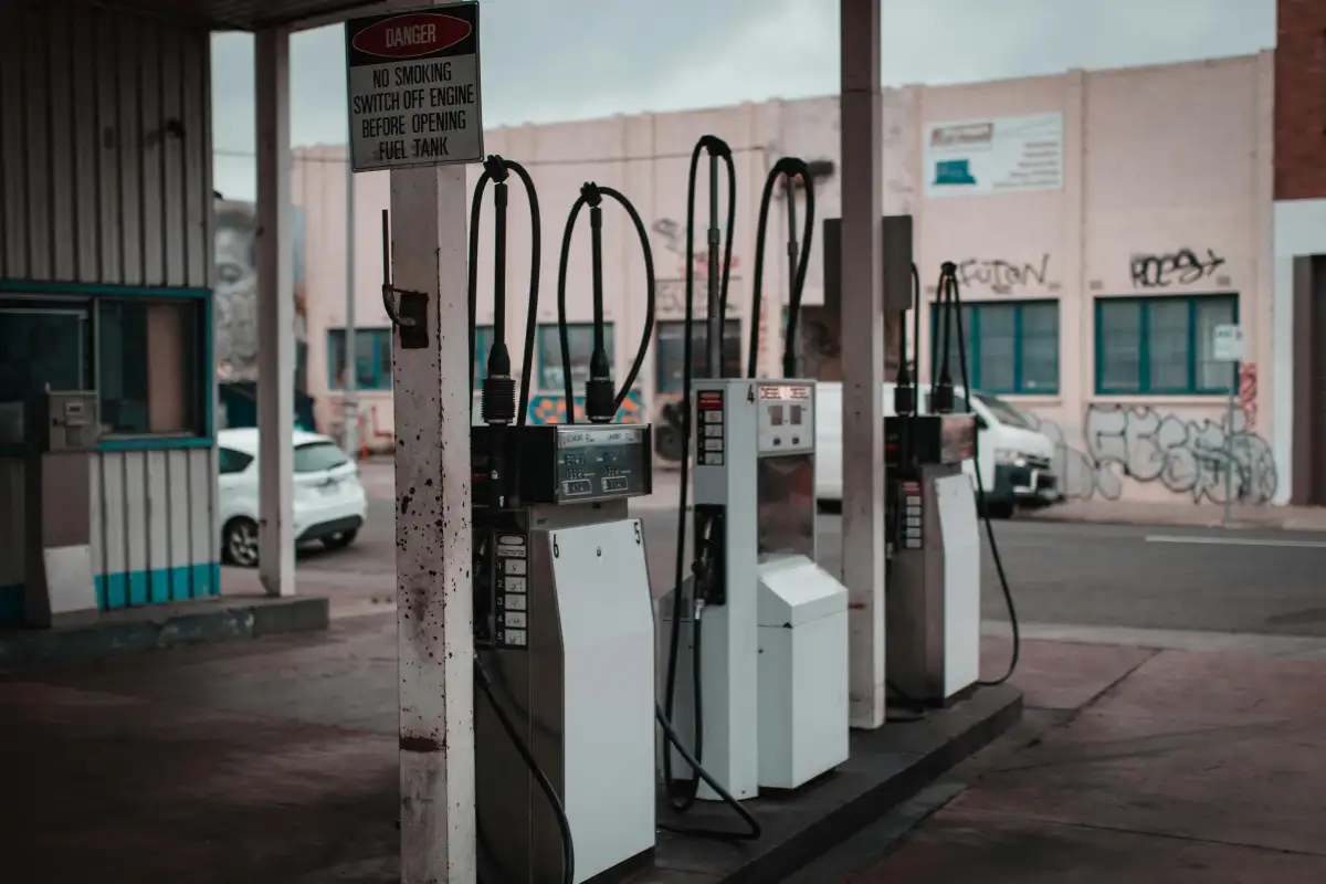 Why California Gas Is $5.29 Today: Iran War, Refinery Issues and Expert Predictions - 1