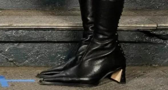 NYC mayor's champagne socialist wife attended Paris Fashion Week - fueling questions about who paid for swanky getaway - 4