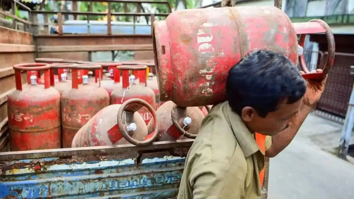 Peddapalli MP flays Centre for LPG crisis - 3