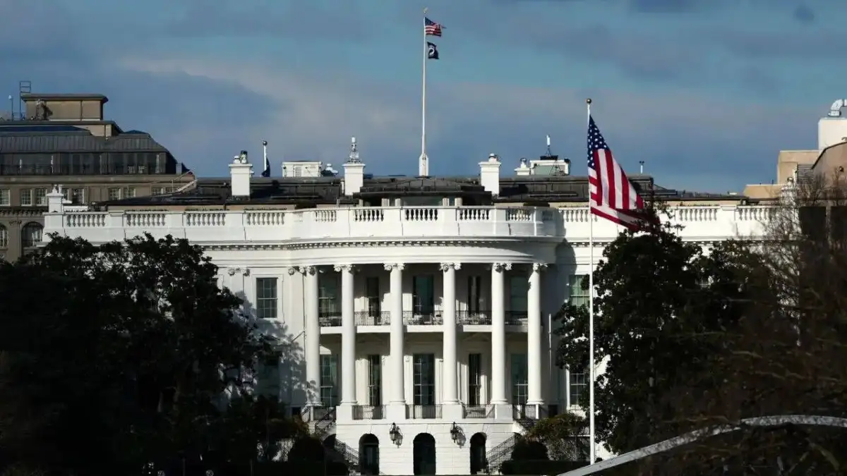 Trump moves Cabinet meeting from Camp David to White House as Iran talks intensify - 3