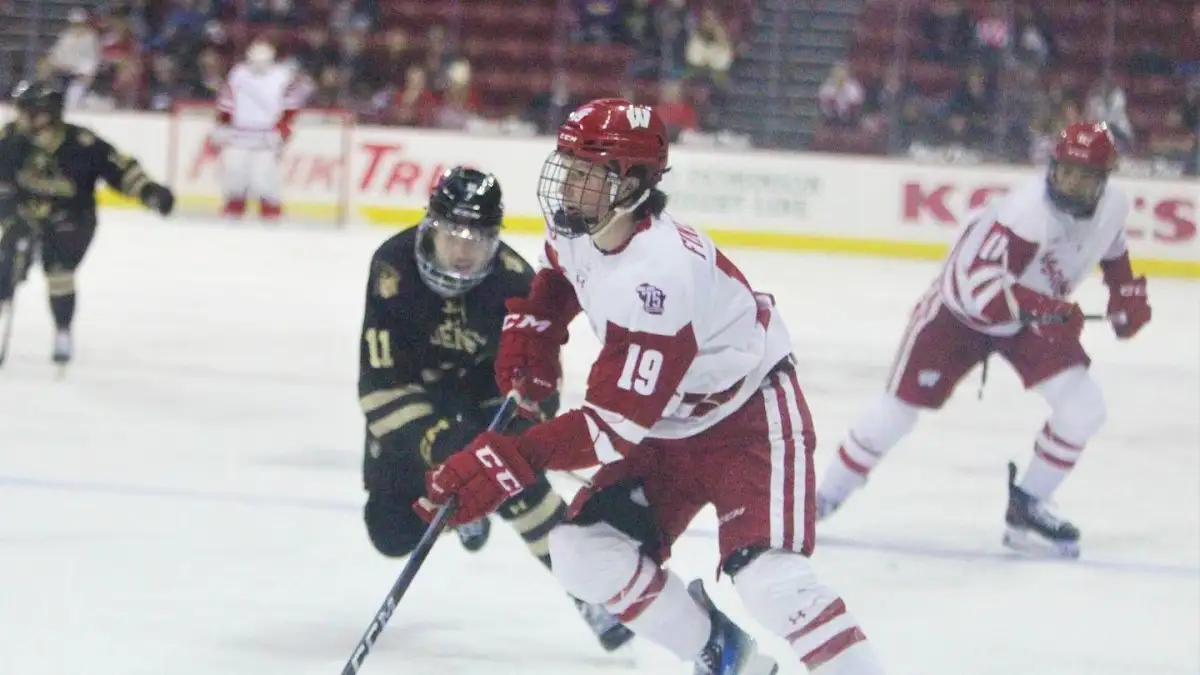 Quinn Finley's overtime game-winner saves Wisconsin hockey from ugly loss - 1