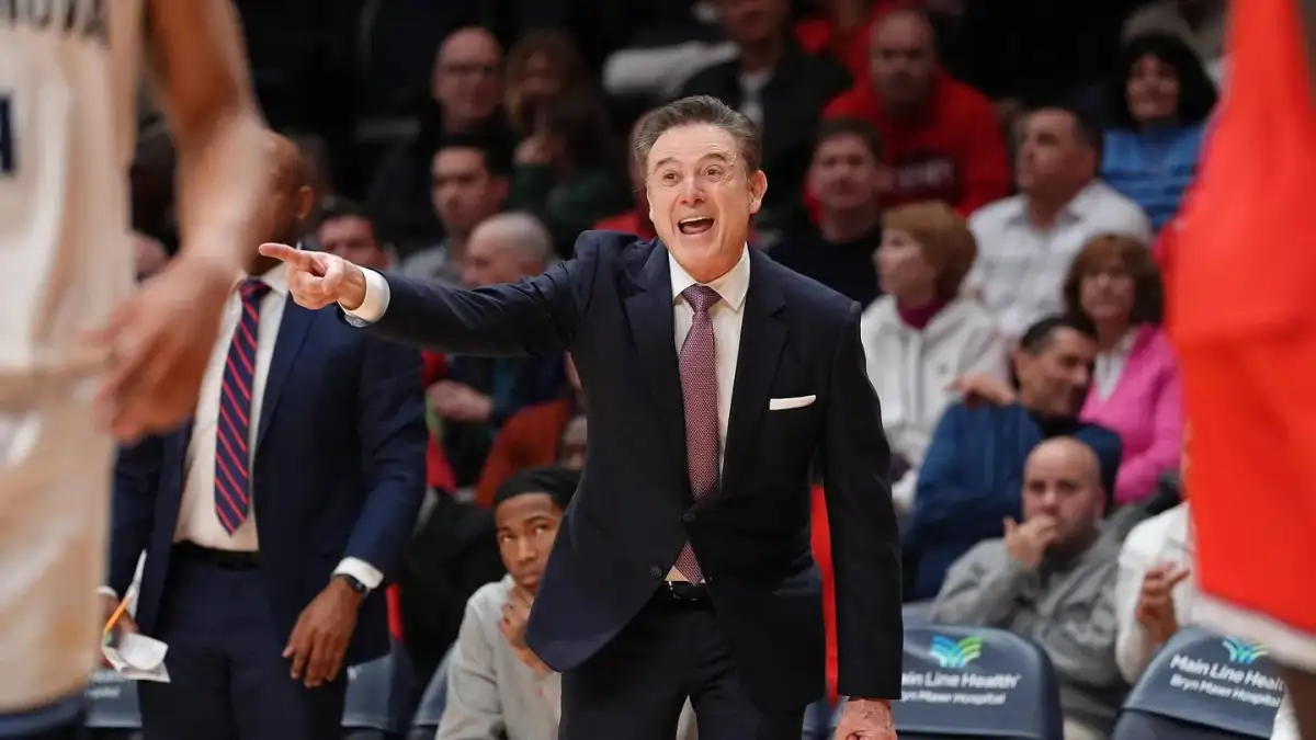 Rick Pitino goes viral for awkward fight moment during St. John's win - 1