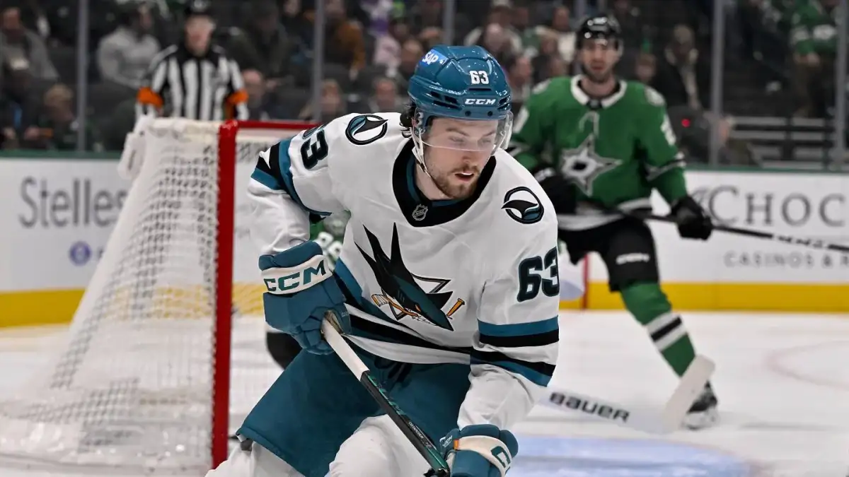 Jeff Skinner clears waivers, two others waived - 1