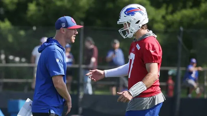 Bills OTAs | Ed Oliver & Christian Benford practice, OC Pete Carmichael on offensive ... - 2