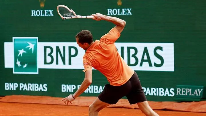 Medvedev smashes his racket 7 times during double bagel loss to Berrettini in Monte Carlo - 2