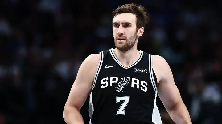 Who Is Luke Kornet? Victor Wembanyama's Backup Jokes About Outlasting LeBron James - 1