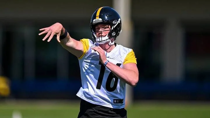 Steelers’ Aaron Rodgers sends clear message about developing Drew Allar vs. Will Howard - 1