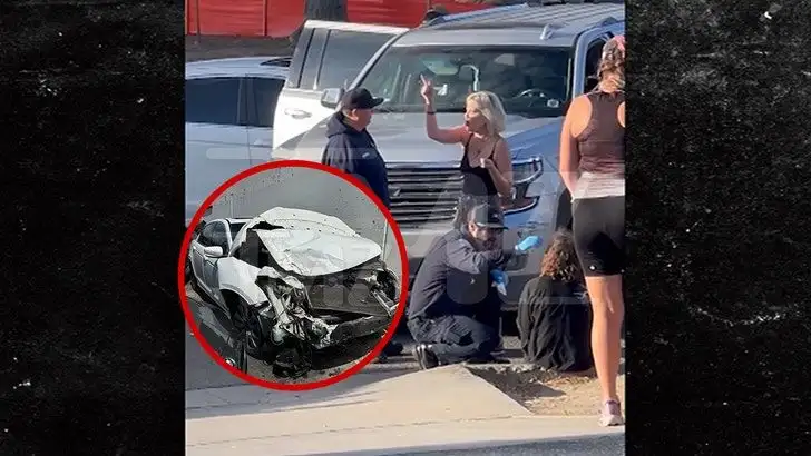 Tori Spelling Crash Horror: Actor Credits 'Guardian Angels' for Saving Her Children - 3