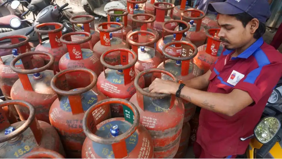 Delhi govt to provide free LPG cylinder to eligible households on Holi, Diwali: CM Rekha Gupta - 1