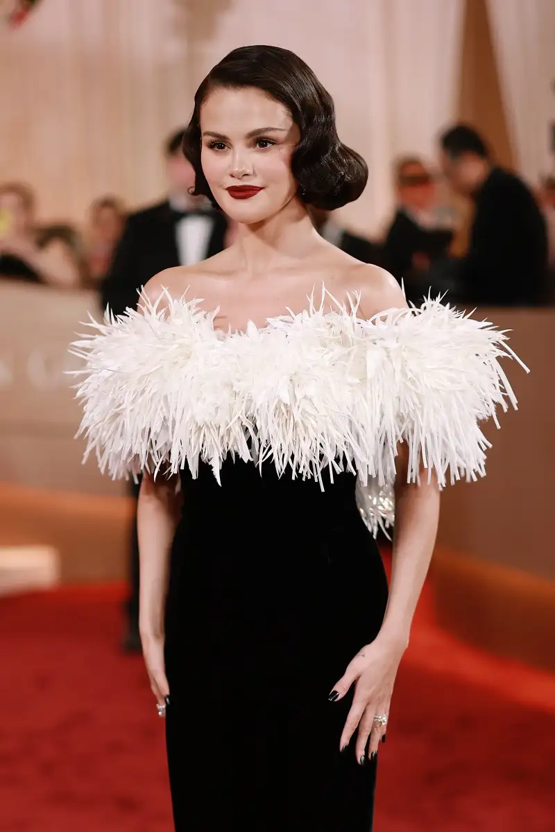 From Pointedly Refusing To Clap To Literally Storming On Stage In Protest, Here Are 13 Times Celebrities Refused To Celebrate Their Industry Peers At Award Shows - 3