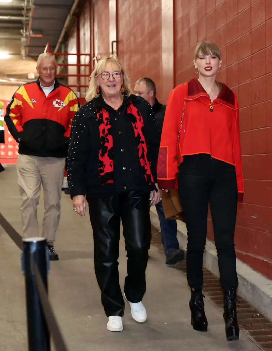Taylor Swift Guests Leave Rehearsal Dinner With Gift Boxes, Possible Wedding Logo - 2