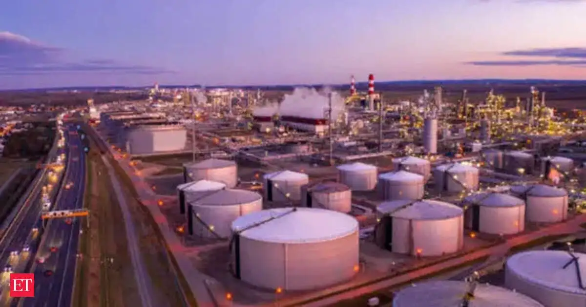 U.S. Warns China Over Iranian Oil as Sanctions Fight Intensifies - 1
