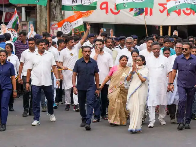 West Bengal Assembly polls Phase 2 LIVE: Mamata, Abhishek Banerjee visit polling booths in Bhabanipur - 1