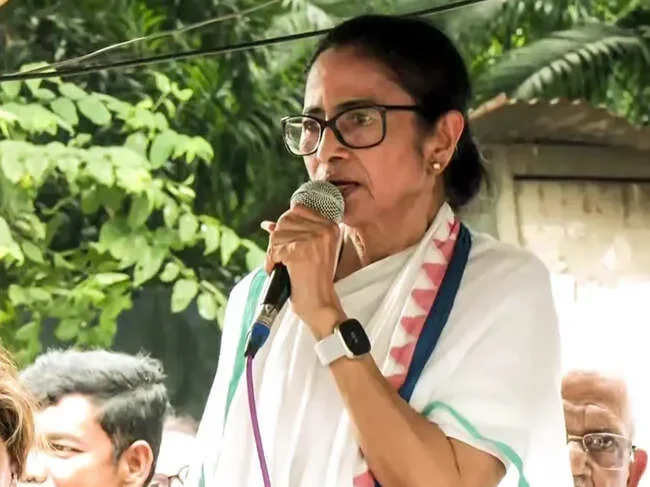 Trinamool chief Mamata sits on dharna in Kolkata to protest 'post-poll violence' - 3