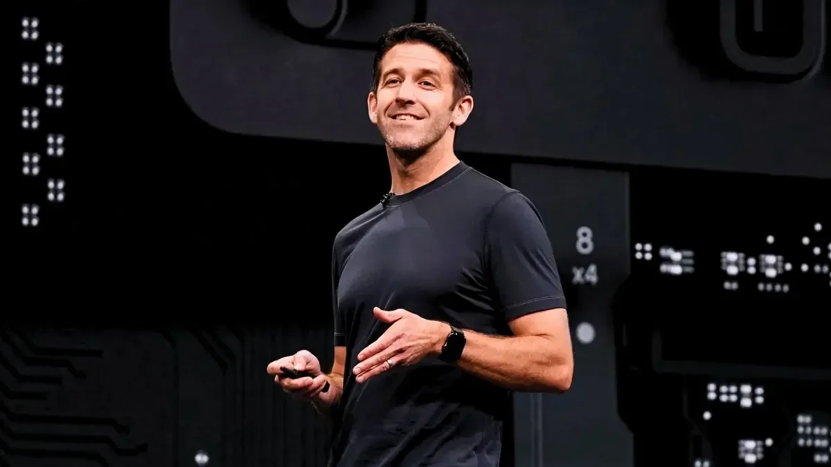 Apple CEO Tim Cook steps down: 7 big challenges for new CEO John Ternus - 1