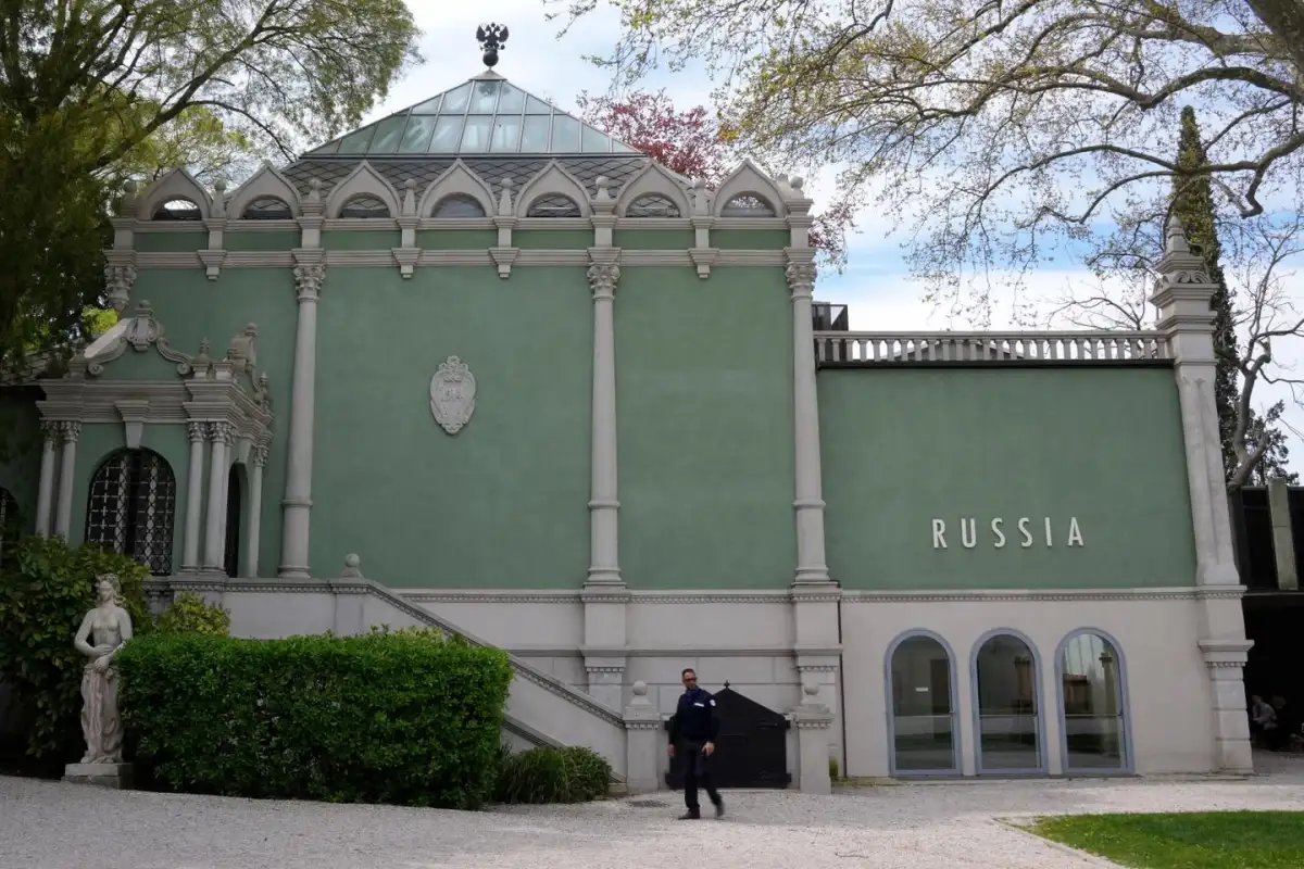 Venice Biennale jury resigns amid row over Russian entry - 1