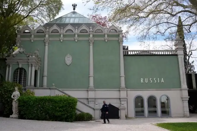 Venice Biennale jury resigns amid row over Russian entry - 2