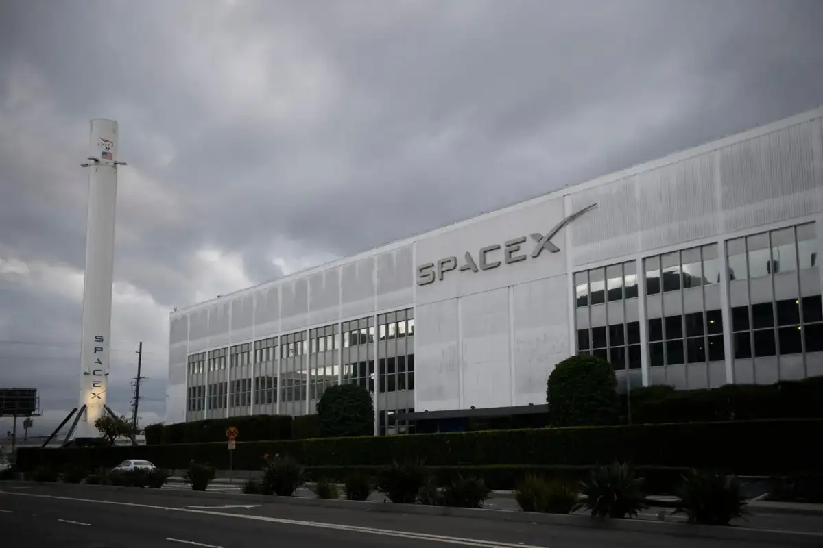 SpaceX wants to raise $75 billion for a record-setting IPO - 1